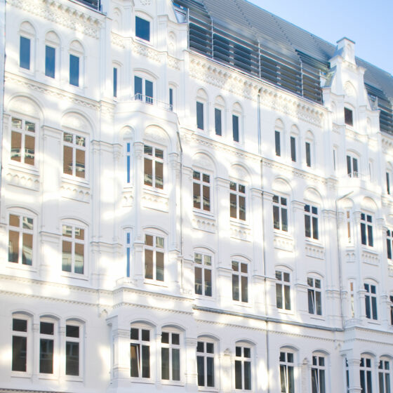 Die Fassadenansicht des Projektes Dammtorpalais in Hamburg