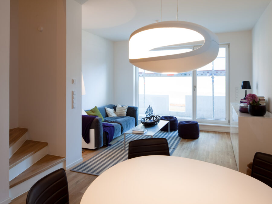 Wohnzimmerbereich des Projektes Q2 im Quartier 21 in Hamburg