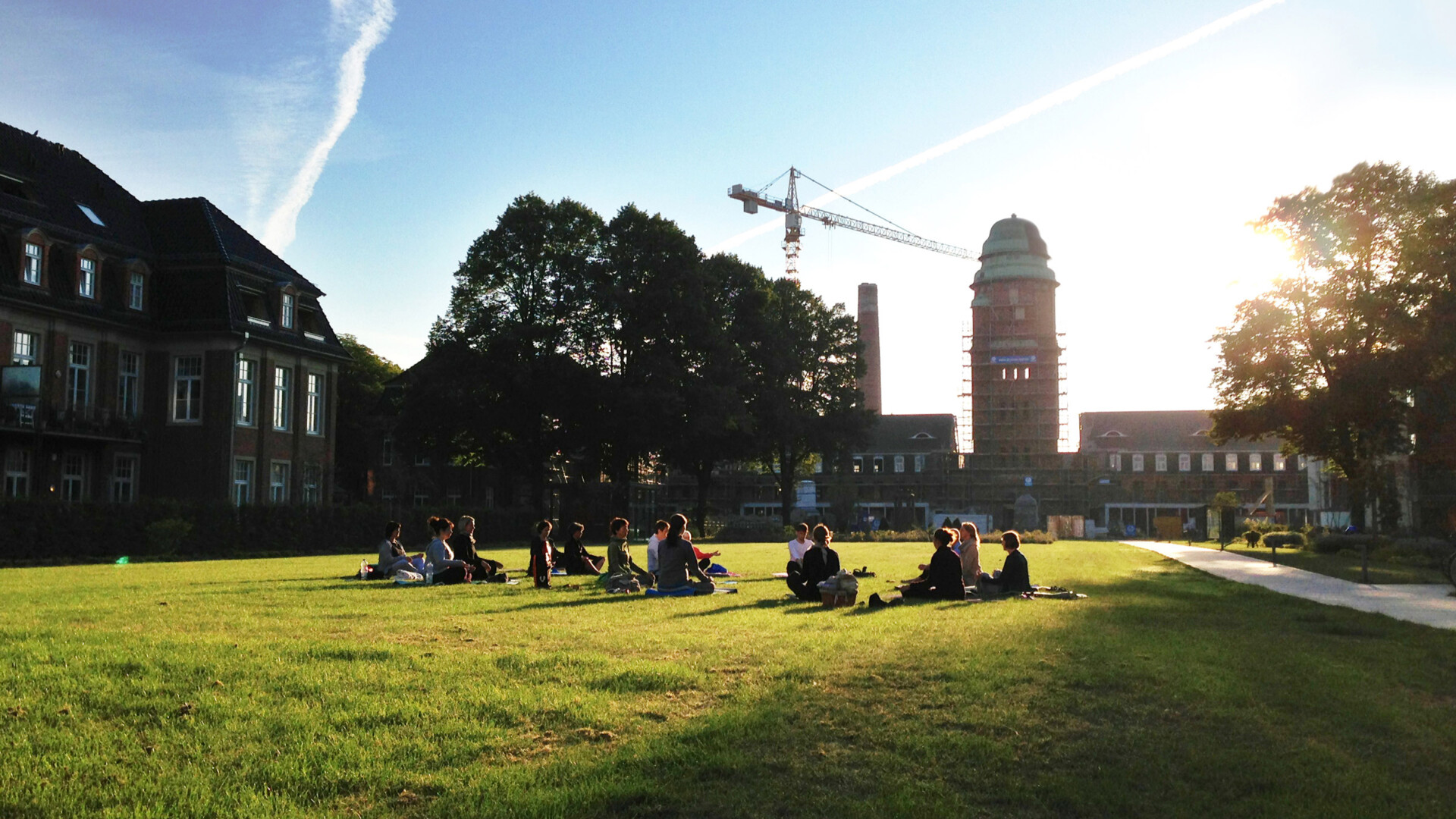 Outdoor Yoga im Quartier 21