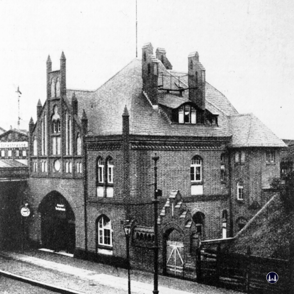 Das Bahnhofsgebäude Yorckstraße nach seiner Fertigstellung im Jahr 1903