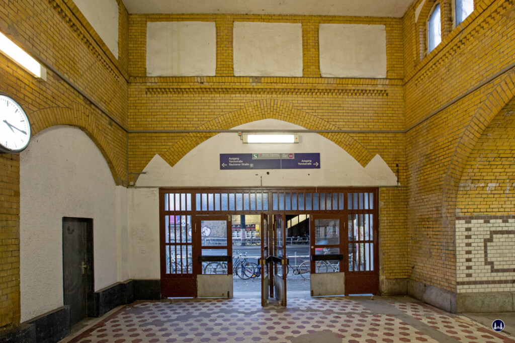 Das Bahnhofsgebäude Yorckstraße von innen