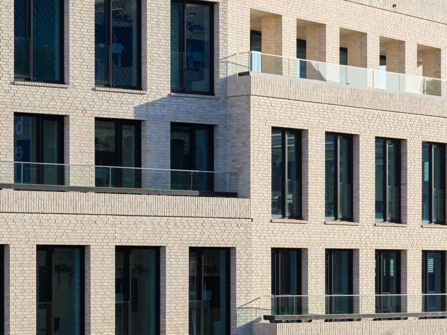 Fassade des Bürogebäudes auf Baufeld 1 im Quartier maxfrei in Düsseldorf