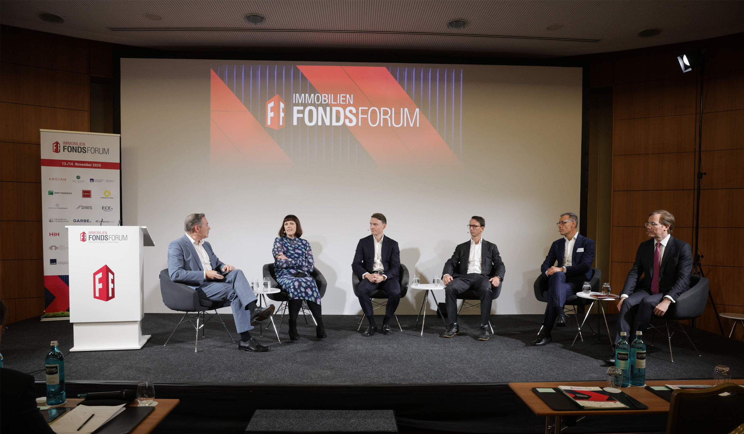 Diskussionsrunde mit Nikolas Jorzick bei der FondsForum-Konferenz 2025