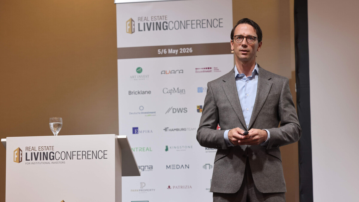 Auf der LivingConference 2026 sprach Nikolas Jorzick über Chancen für attraktivere Investments in Wohnimmobilien.